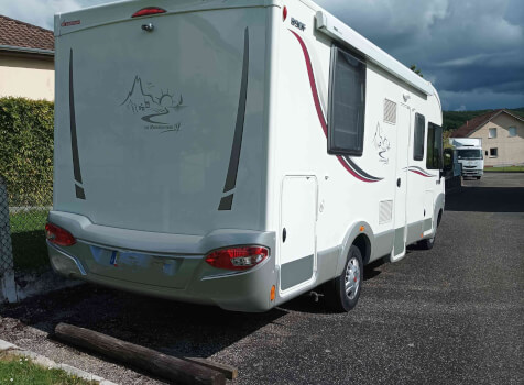 camping-car RAPIDO 890F  extérieur / arrière