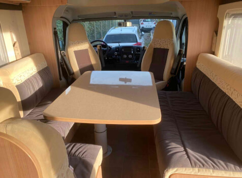 camping-car BURSTNER IXEO TIME IT 585  intérieur / coin salon