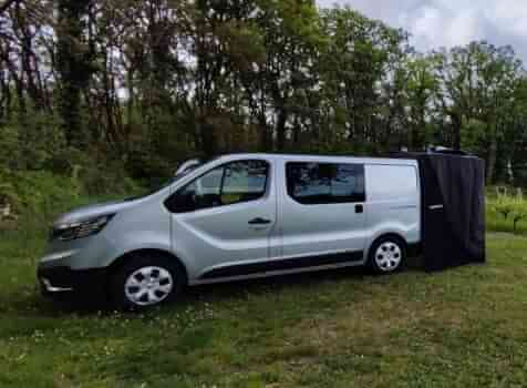 camping-car RENAULT TRAFIC  extérieur / latéral gauche