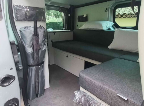 camping-car RENAULT TRAFIC  intérieur / coin salon