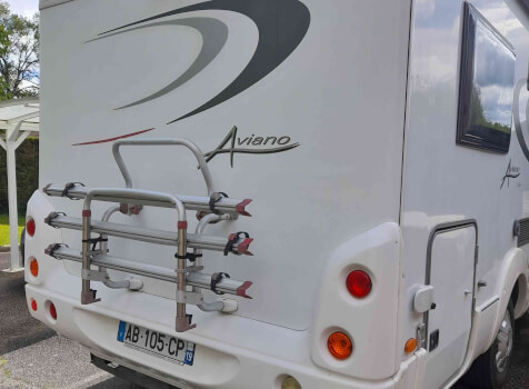 camping-car BURSTNER AVIANO  extérieur / arrière