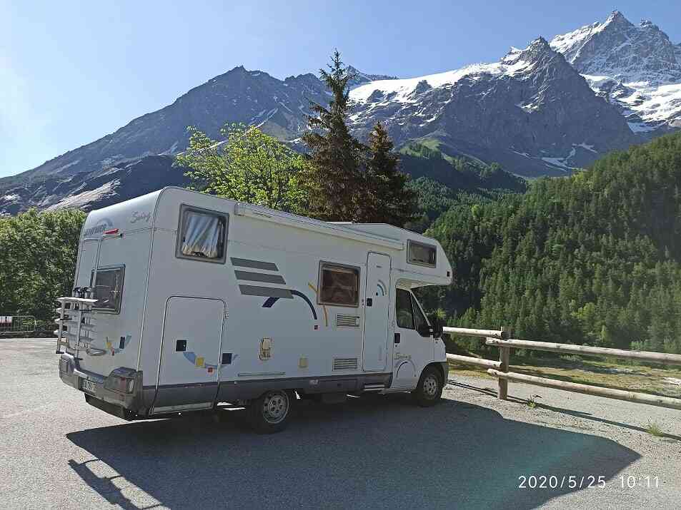 camping-car HYMER SWING  extérieur / latéral droit