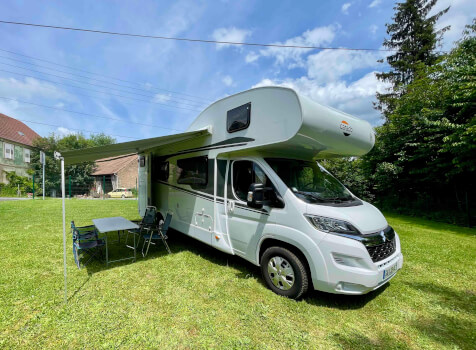 camping-car CARADO A 461  extérieur / latéral gauche