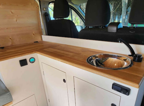 camping-car RENAULT TRAFIC  intérieur  / coin cuisine