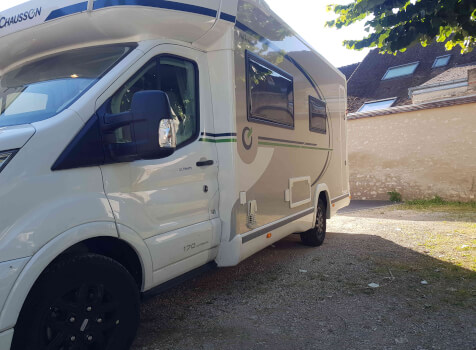 camping-car CHAUSSON 640 TITANIUM  extérieur / latéral gauche