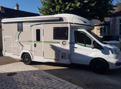 camping-car CHAUSSON 640 TITANIUM  extérieur / latéral droit