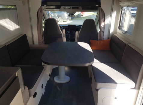 camping-car CHAUSSON 640 TITANIUM  intérieur / coin salon