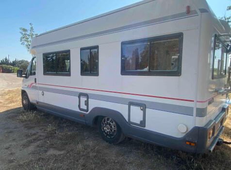 camping-car Citroën  BURSTNER T 626 D  extérieur / face avant