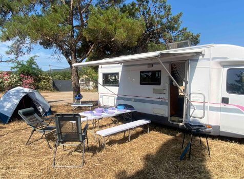 camping-car Citroën  BURSTNER T 626 D  intérieur / coin salon