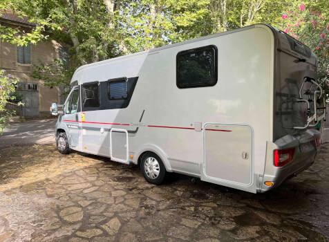 camping-car ADRIA CORAL PREMIUM 690 SC  extérieur / latéral gauche