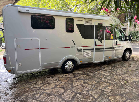 camping-car ADRIA CORAL PREMIUM 690 SC  extérieur / latéral droit