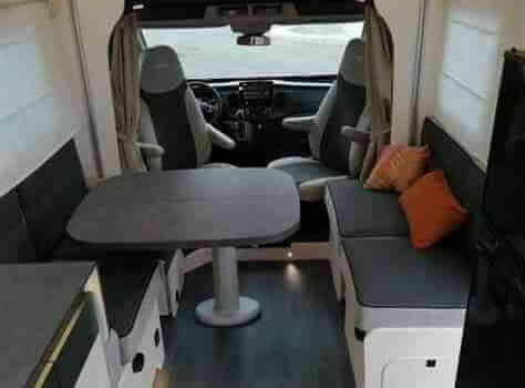 camping-car CHALLENGER 260 TRIGANO  intérieur / coin salon