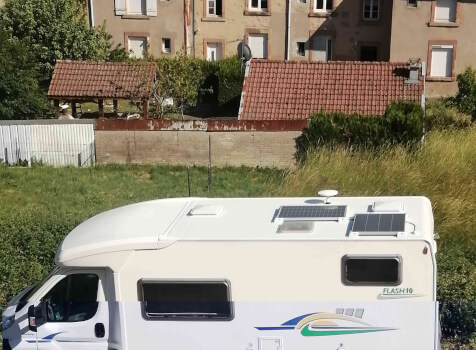 camping-car CHAUSSON FLASH 10  extérieur / latéral gauche