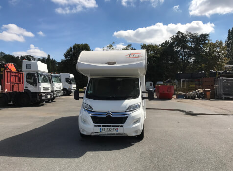 camping-car P.L.A MISTER  extérieur / face avant