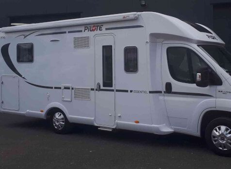 camping-car PILOTE P746 C ESSENTIEL  extérieur / latéral gauche