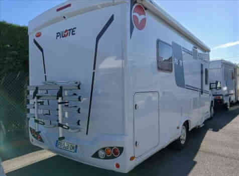 camping-car PILOTE P746 C ESSENTIEL  extérieur / arrière