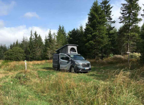 camping-car TRAFIC III HANROAD TREK 4  extérieur / face avant