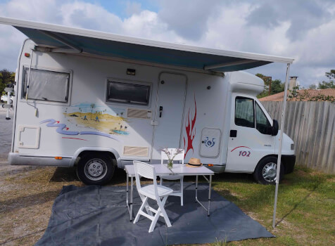 camping-car CHALLENGER   extérieur / latéral droit