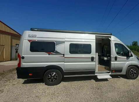 camping-car BURSTNER ELISEO  extérieur / latéral gauche