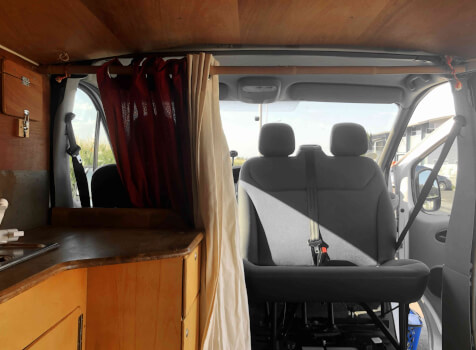 camping-car RENAULT TRAFIC  intérieur / coin salon