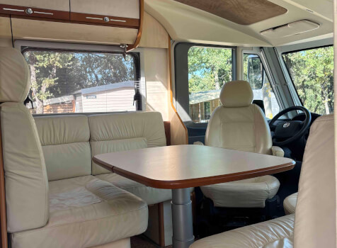 camping-car FLEURETTE F73  intérieur / coin salon