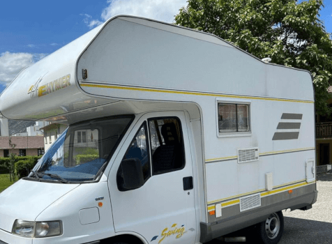 camping-car HYMER SWING  extérieur / latéral gauche