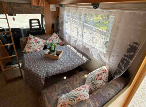 camping-car HYMER SWING  intérieur / coin salon