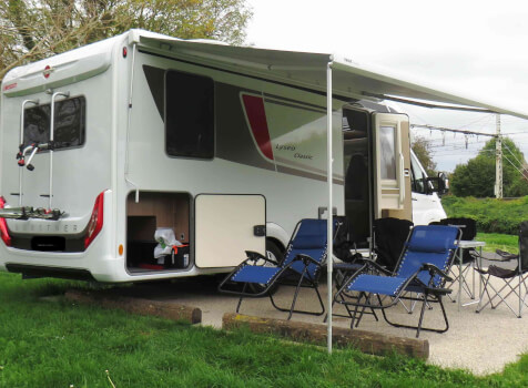 camping-car BURSTNER LYSEO TD 744 CLASSIQUE  extérieur / arrière