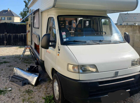 camping-car C.I.  extérieur / face avant