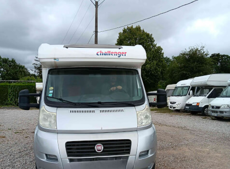 camping-car CHALLENGER MAGEO  extérieur / face avant