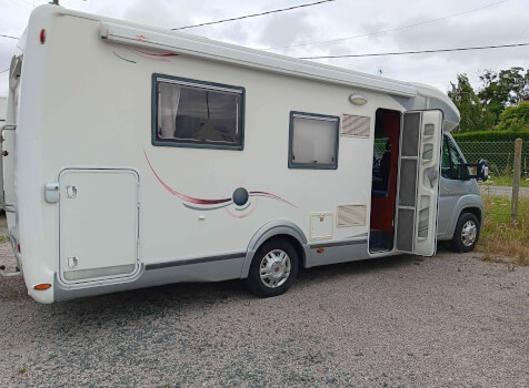 camping-car CHALLENGER MAGEO  extérieur / latéral droit