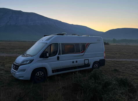 camping-car BURSTNER C 600  extérieur / latéral droit