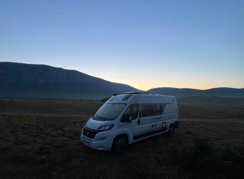 camping-car BURSTNER C 600  extérieur / arrière