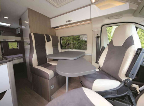 camping-car CHAUSSON V594 MAX ROAD LINE VIP   intérieur / coin salon