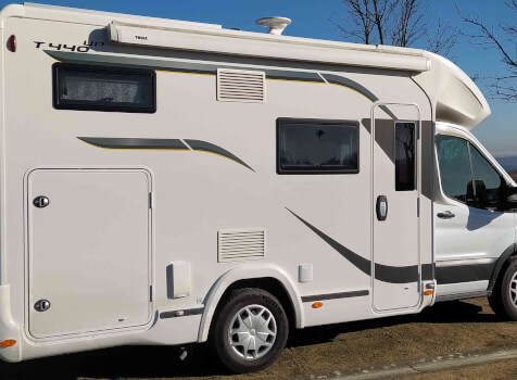 camping-car BENIMAR T 440  extérieur / latéral droit