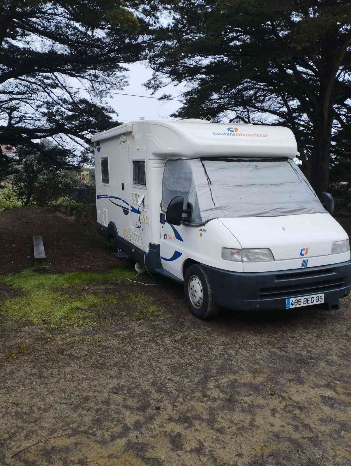 camping-car CARAVANS INTERNATIO. CIPO 15  extérieur / face avant