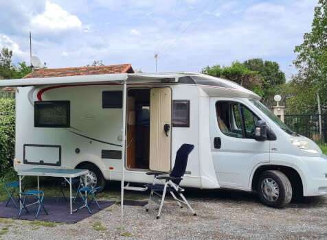 camping-car BURSTNER NEXXO T660  extérieur / latéral gauche