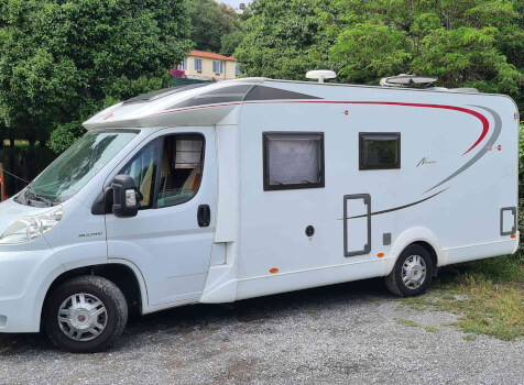 camping-car BURSTNER NEXXO T660  extérieur / latéral droit