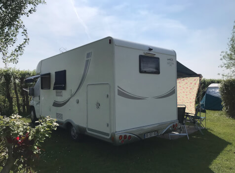 camping-car MC LOUIS P700  extérieur / latéral gauche